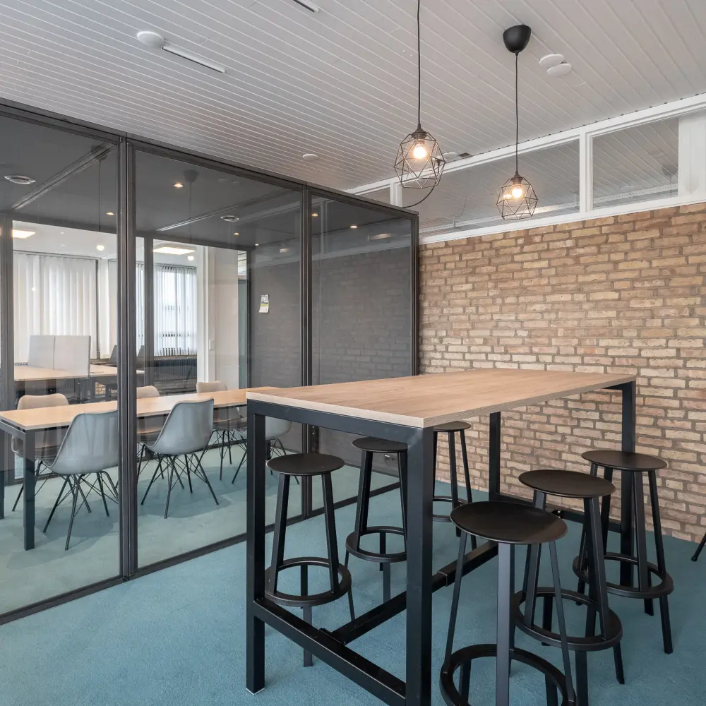 meetingbox en hoge tafel officeplanner kantoor utrecht