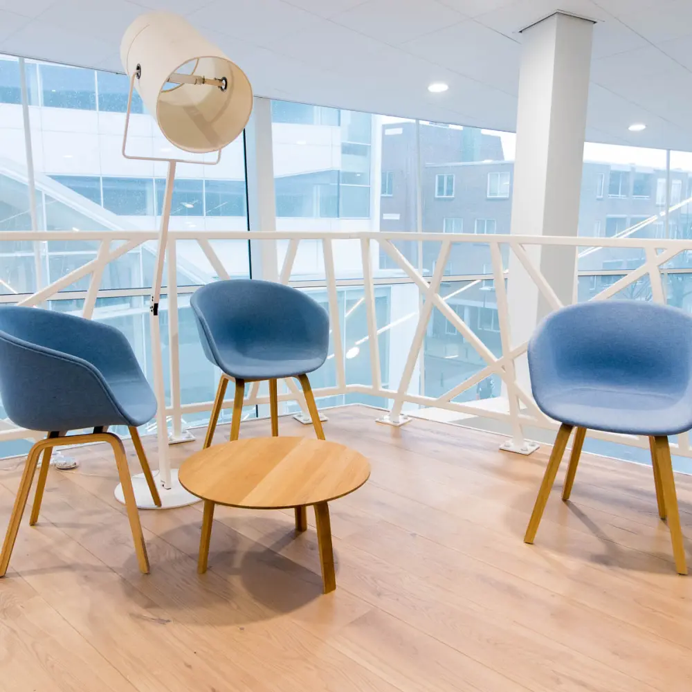 Büro mit Skandinavischer Büroeinrichtung