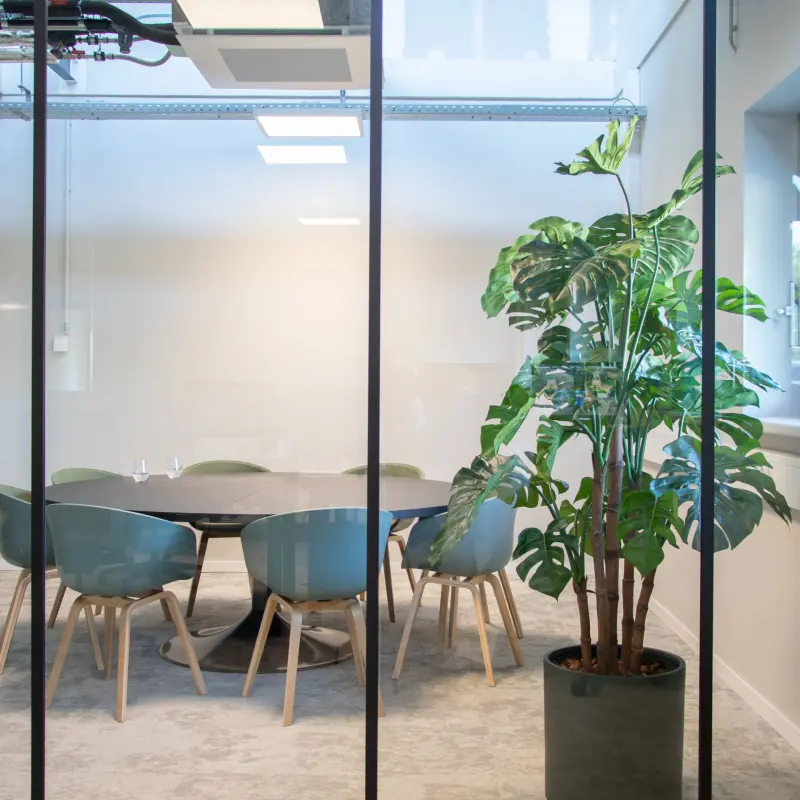 De Groene Boog: bold, sleek, and surrounded by greenery